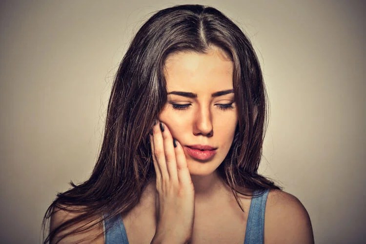 Woman with tooth pain